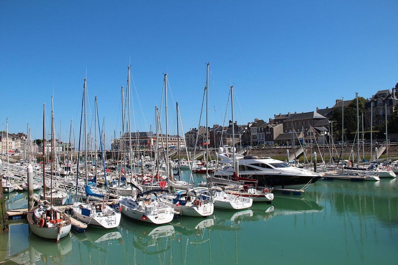 Appartement Meuble En Plein Coeur De St Valery En Caux Saint-Valery-en-Caux Buitenkant foto